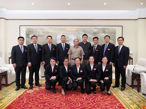 中国驻汤加大使王保东接见援汤加医疗队队员