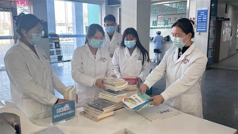 泰安心康医院举办书香传递爱心捐赠温暖心灵爱心捐赠活动